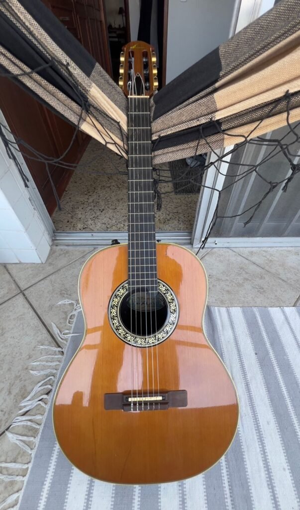 Violão ovation eletrico semi novo 8.000 reais
